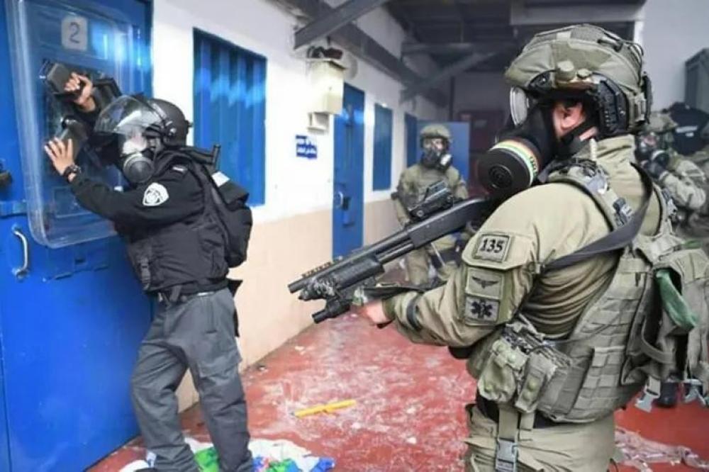 إعلام الأسرى الفلسطينيين: العدو الإسرائيلي حوّل عيد الأضحى لقمع وإذلال الأسرى في سجن “جانوت”