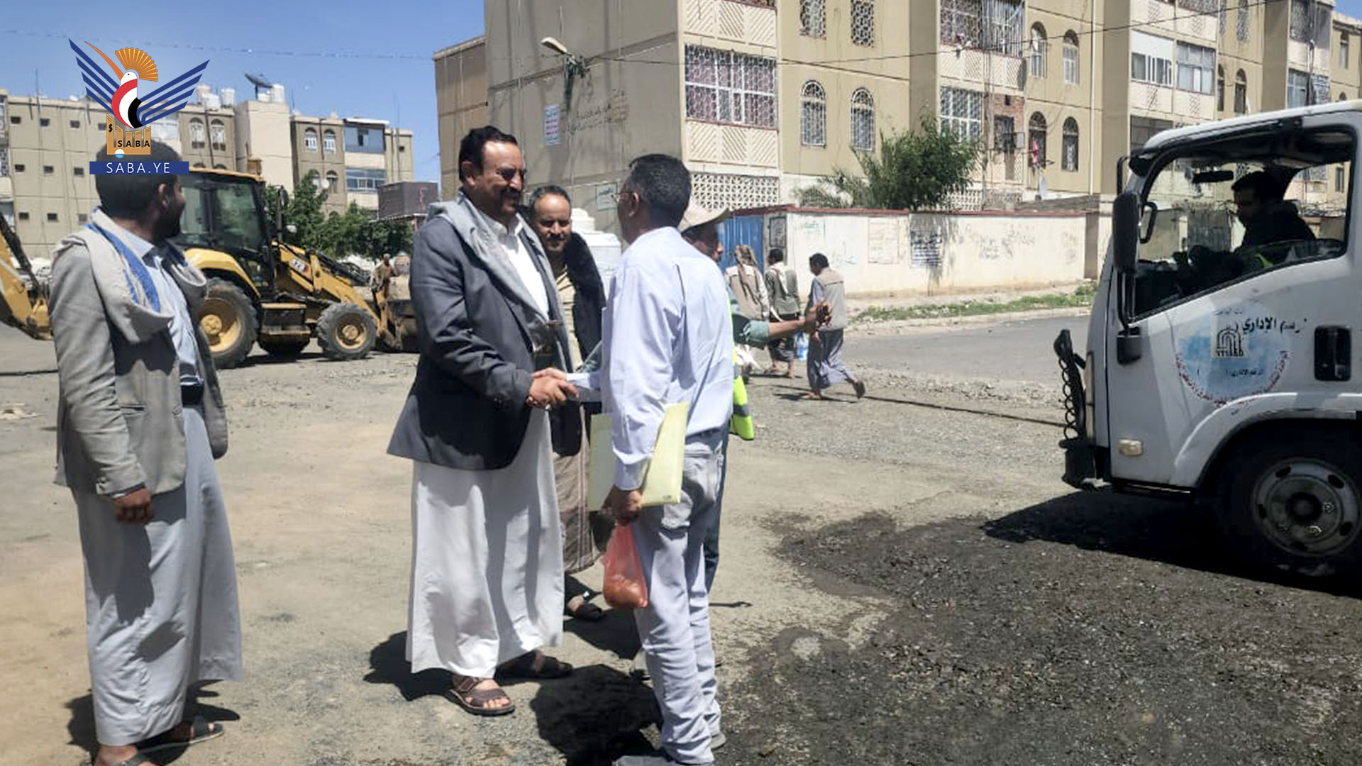 أمين العاصمة يتفقد أعمال الترميم والصيانة الطارئة للشوارع بمديرية شعوب