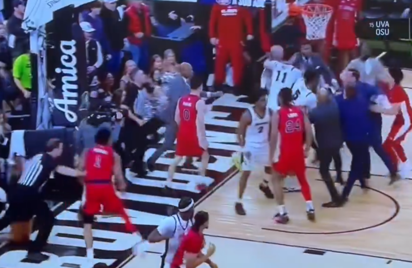 اندلاع شجار عنيف في مباراة لكرة السلة الأمريكية يسفر بطرد 6 لاعبين ودخول الشرطة إلى الملعب 