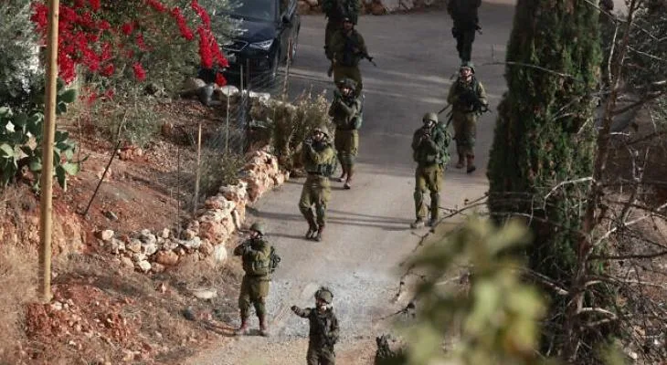 إصابة طفلة فلسطينية وامرأتين برصاص العدو الإسرائيلي في يطا واقتحامات واعتقالات بالضفة
