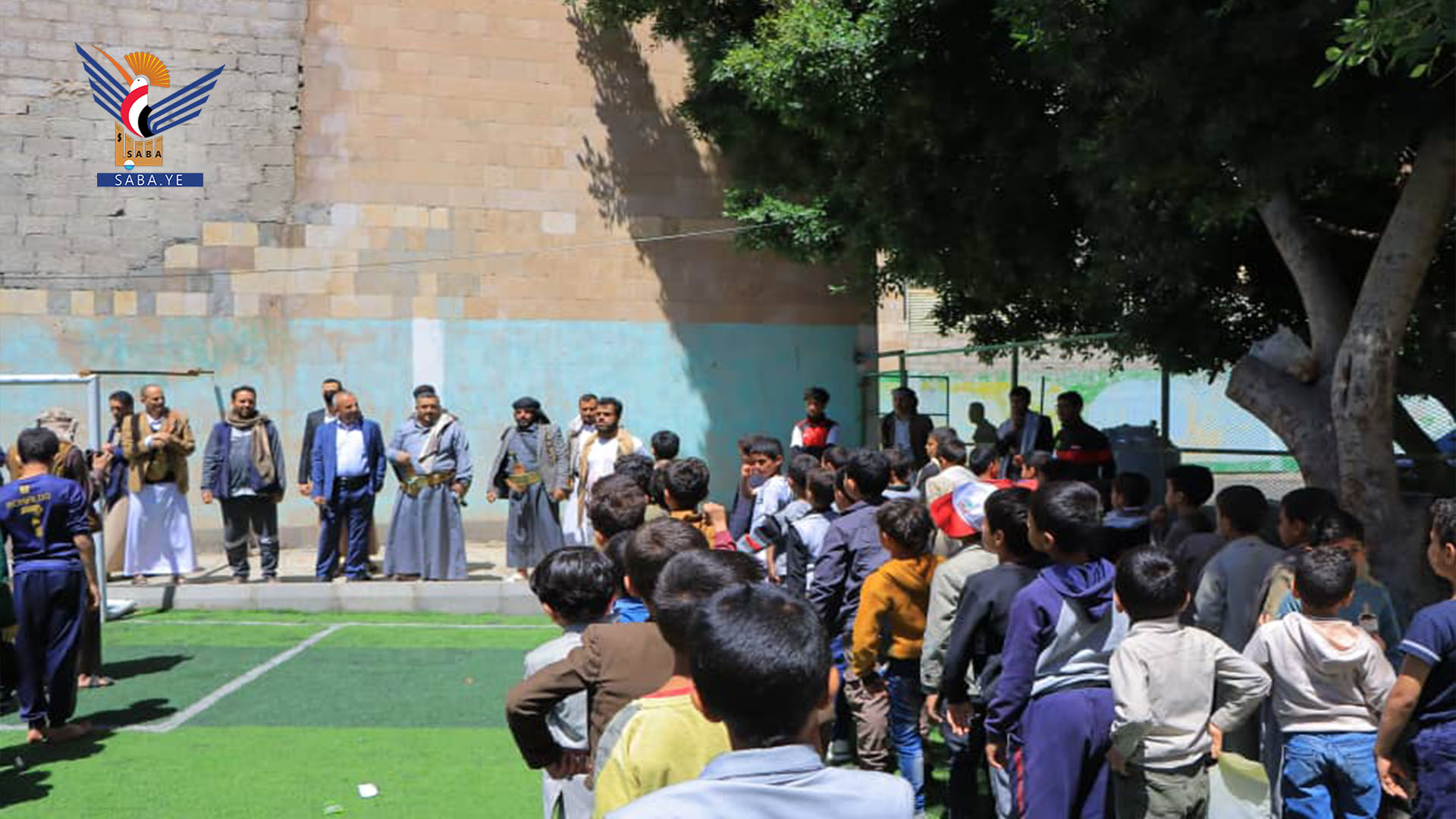 وزير الخدمة المدنية يطلّع على أنشطة وبرامج مركز القدس الصيفي