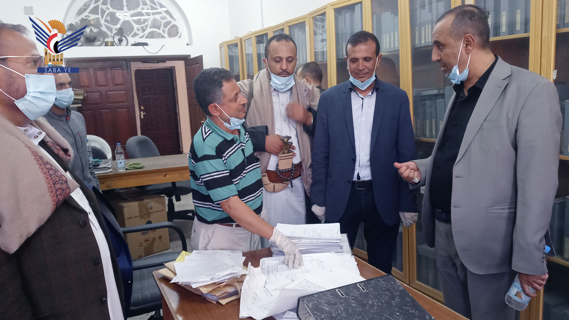 وزير الثقافة والسياحة يزور دار المخطوطات ومركز الحرف اليدوية بمدينة صنعاء