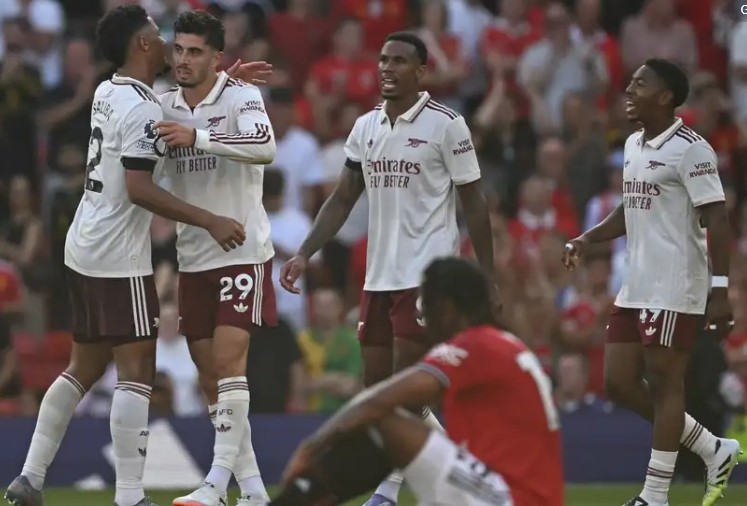 آرسنال يهزم مانشستر يونايتد في قمة افتتاحية الدوري الإنجليزي آرسنال يهزم مانشستر يونايتد في قمة افتتاحية الدوري الإنجليزي