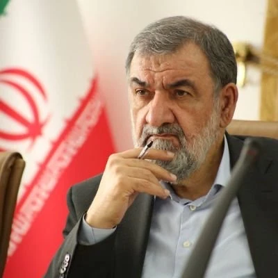 رضائي: الرئيس الأمريكي انتقل من "لعبة الرجل المجنون" إلى "لعبة الرجل اليائس"