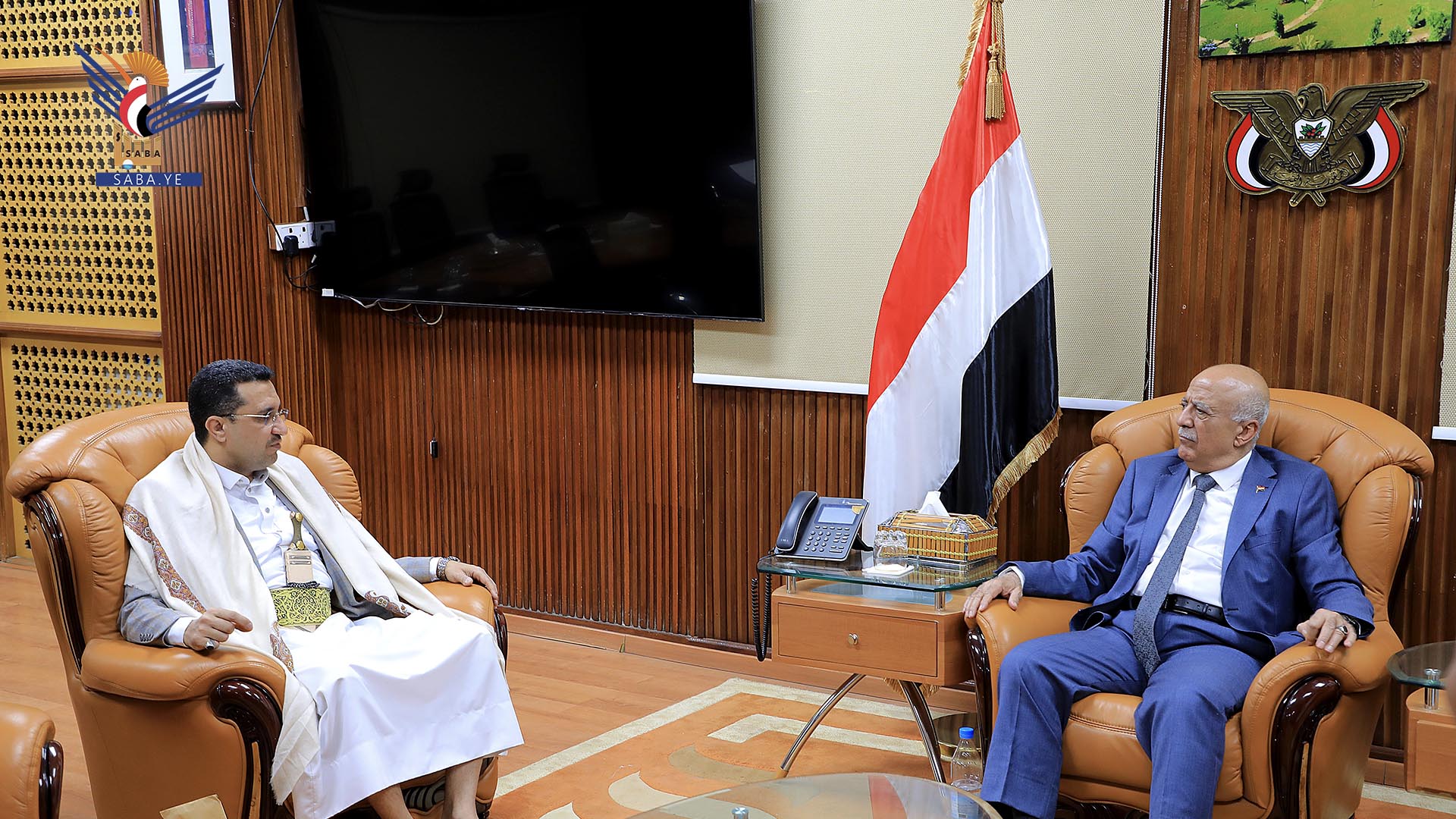 رئيس مجلس الوزراء يناقش مع وزير الاتصالات سير نشاط قطاع الاتصالات وتقنية المعلومات