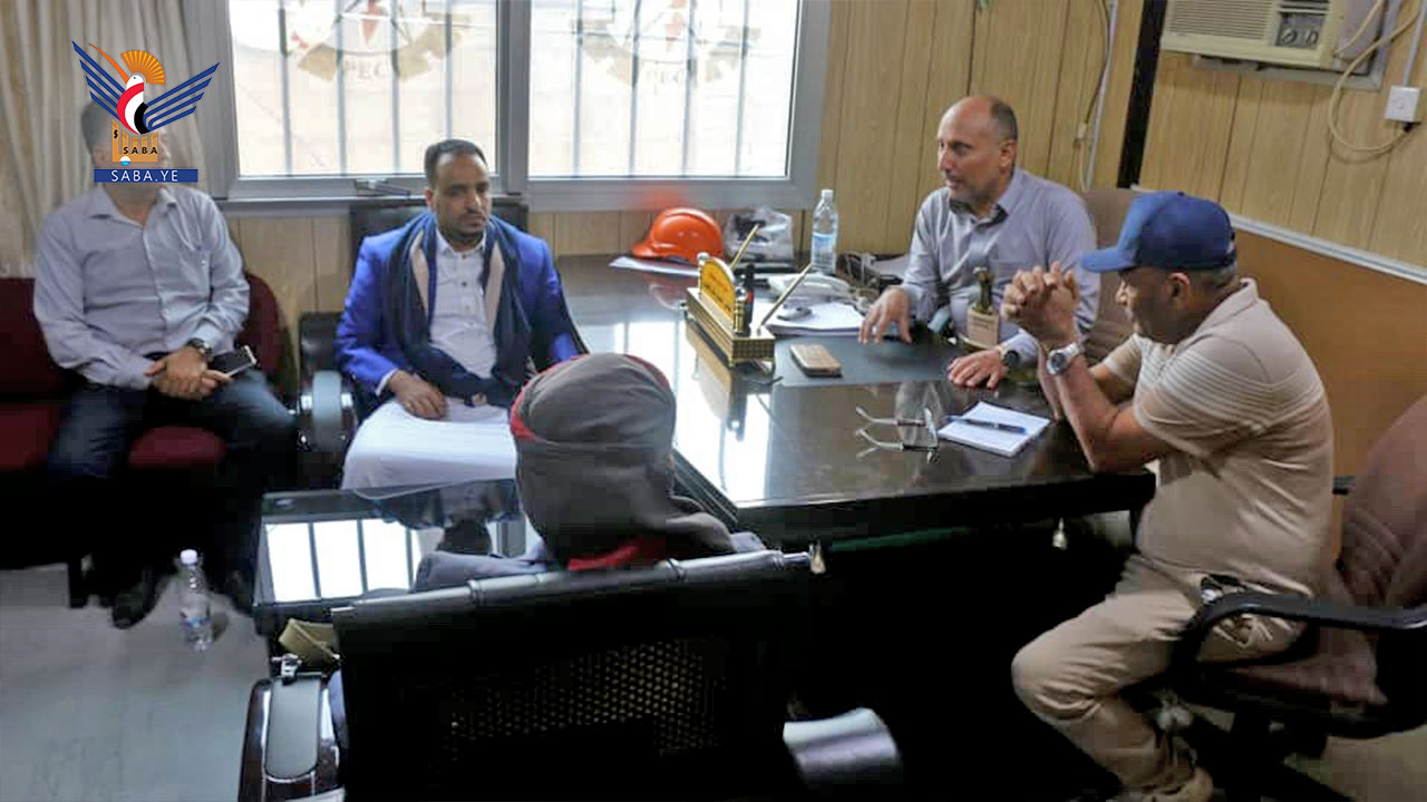 الاطلاع على سير العمل بمنطقة كهرباء تعز