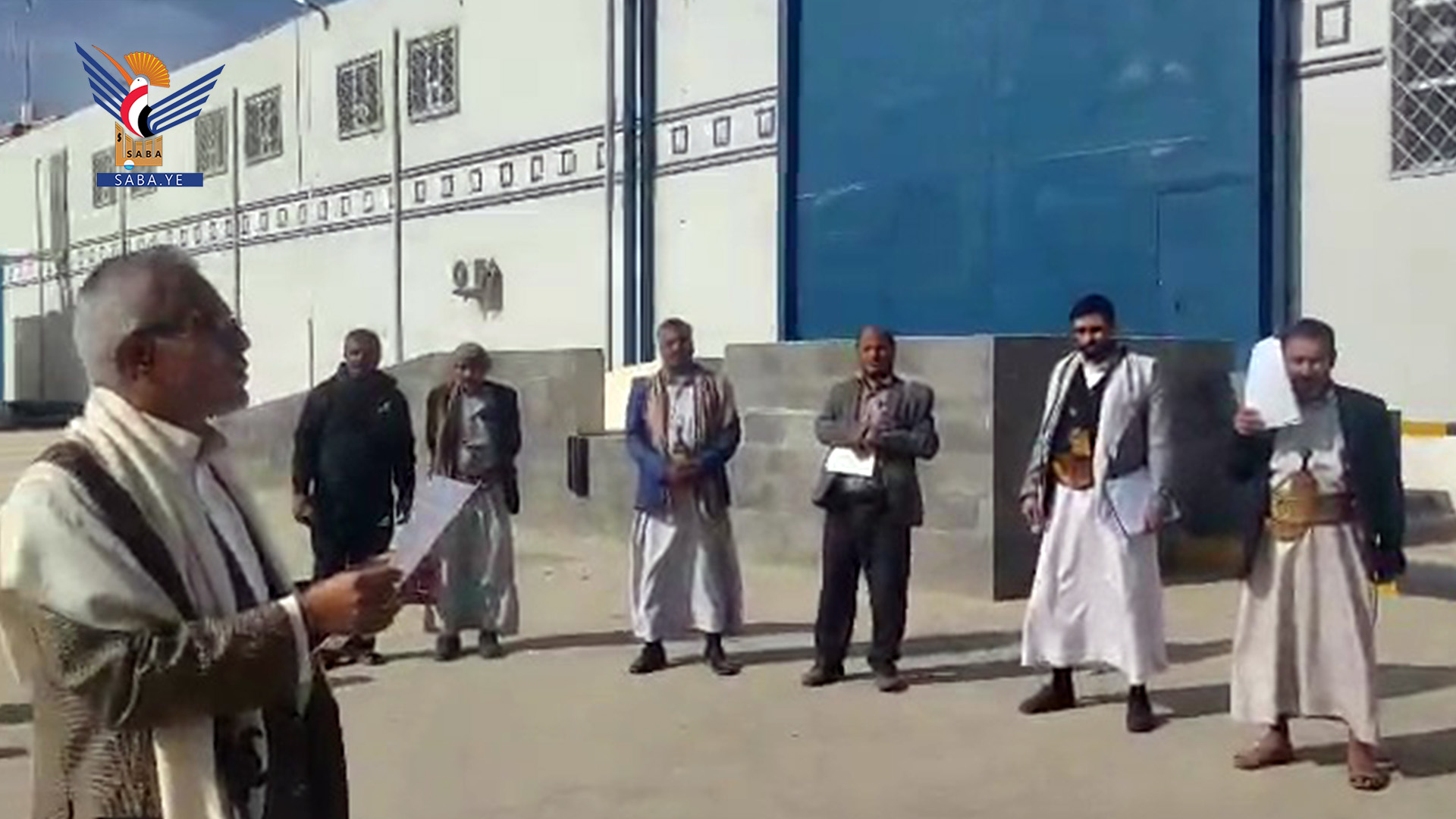 وقفة لموظفي مكتب الصحة في محافظة صنعاء تنديدّا بالإساءة للقرآن الكريم