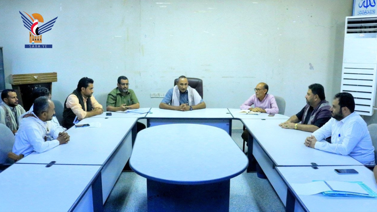 مناقشة أداء مؤسسة المياه في الحديدة 
