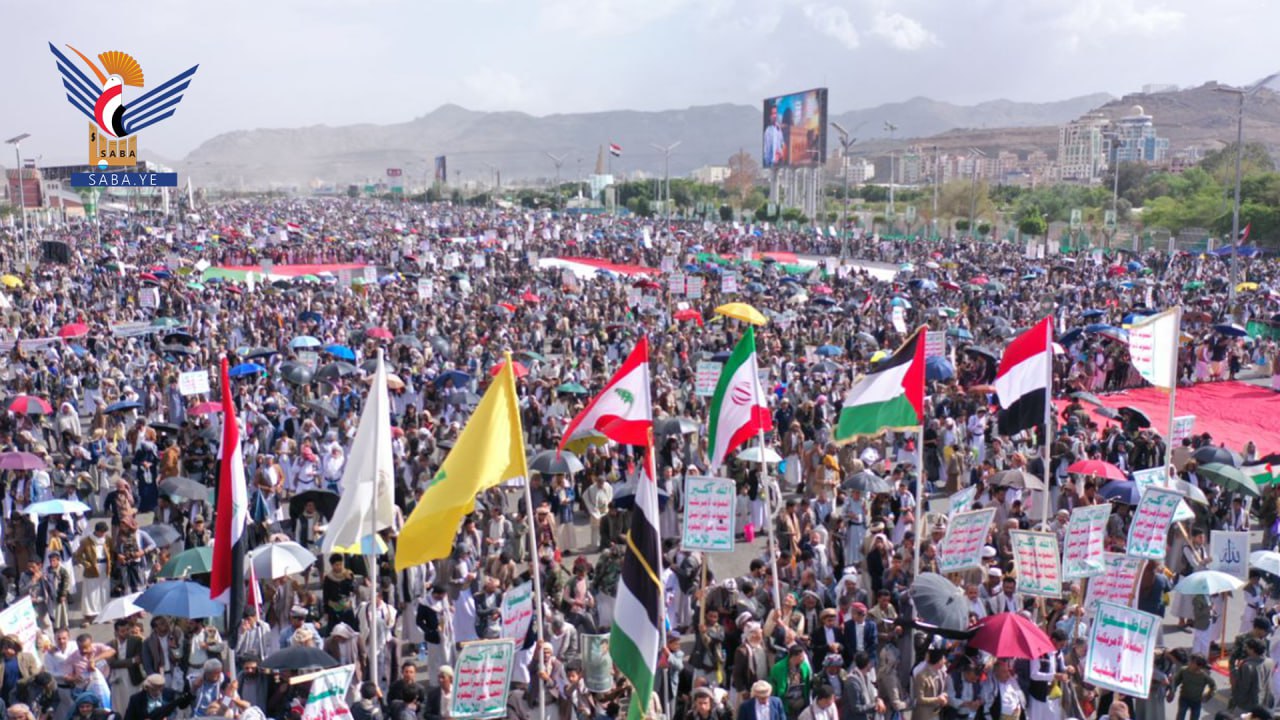 خروج واسع بالعاصمة صنعاء في مسيرة "نصرة لغزة .. مسيراتنا مستمرة وعملياتنا متصاعدة"