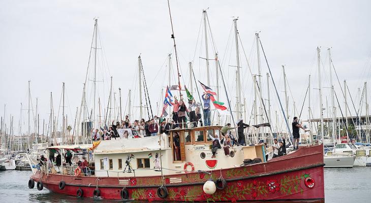 سفن "أسطول الصمود" تبحر من برشلونة نحو غزة لكسر الحصار الإسرائيلي