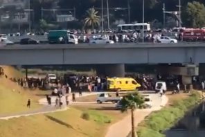 مصرع 18 شخصا وإصابة آخرين في سقوط حافلة في واد الحراش بالجزائر  مصرع 18 شخصا وإصابة آخرين في سقوط حافلة في واد الحراش بالجزائر