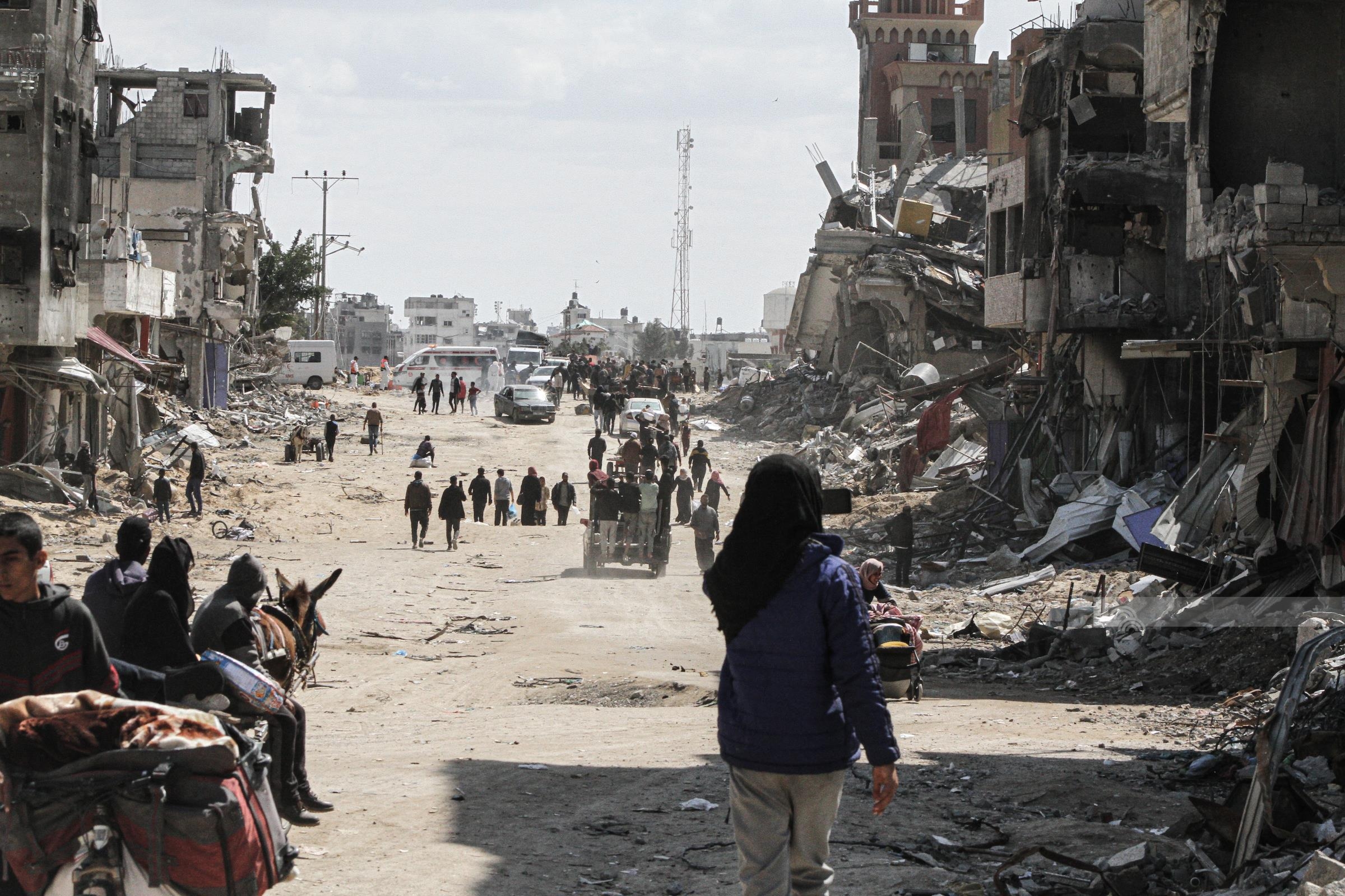 "نيويورك تايمز": النزوح أو البقاء.. خياران يواجهان الموت في شمال غزة "نيويورك تايمز": النزوح أو البقاء.. خياران يواجهان الموت في شمال غزة