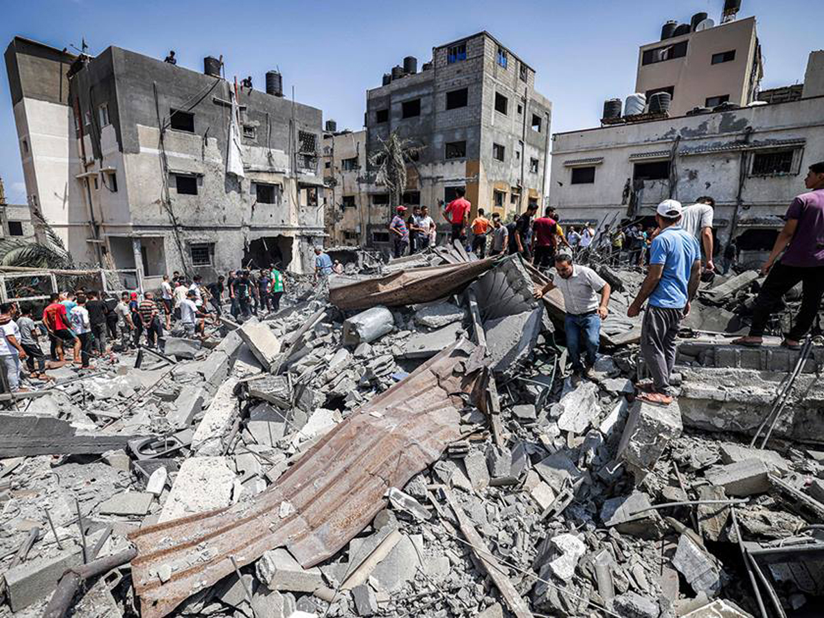 شهيدان فلسطينيان وعدد من الجرحى في قصف العدو الإسرائيلي خان يونس ودير البلح