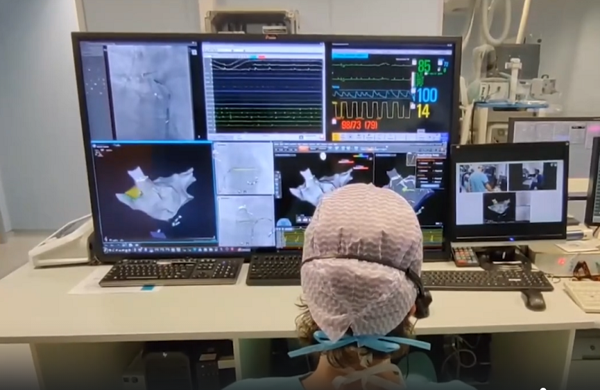 المريض في روسيا والجراح في الصين يتحكم بروبوت عن بعد المريض في روسيا والجراح في الصين يتحكم بروبوت عن بعد