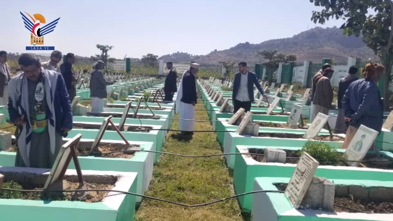 قيادات تربوية بالمحويت تزور معرض صور الشهداء في مديرية الرجم