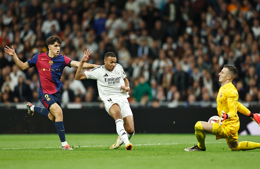 رابطة "الليغا" تعلن موعد مواجهة برشلونة وريال مدريد في الدوري