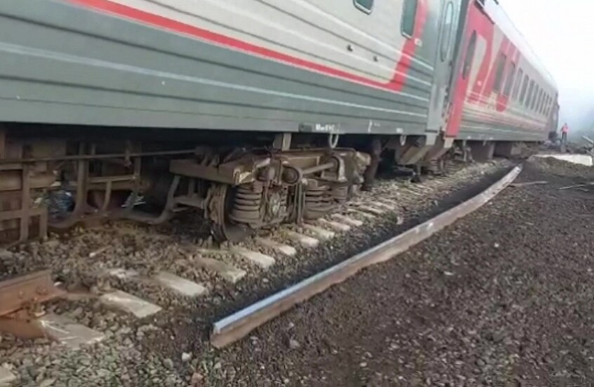 إصابة سبعة أشخاص إثر انحراف عربات قطار ركاب عن سكتها في روسيا