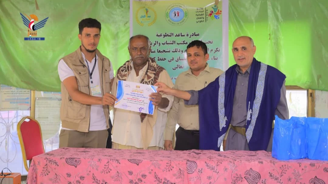 الحديدة..مبادرة "ساعد" تكرم أوائل الطلاب الأيتام والطالب الأول في حفظ القرآن الكريم  