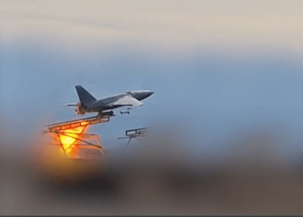 الجيش الإيراني يشن هجوما بالمسيرات الانقضاضية على القواعد الأمريكية بالكويت