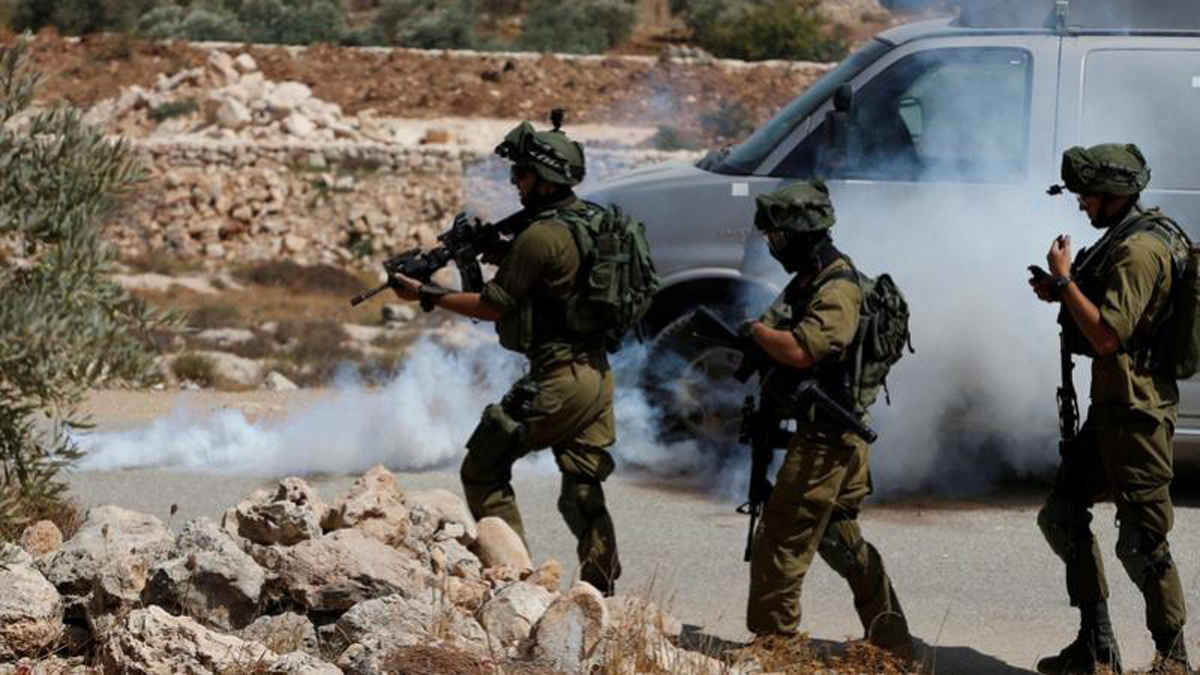 استشهاد فلسطيني واصابة آخرين برصاص العدو الصهيوني شرق غزة