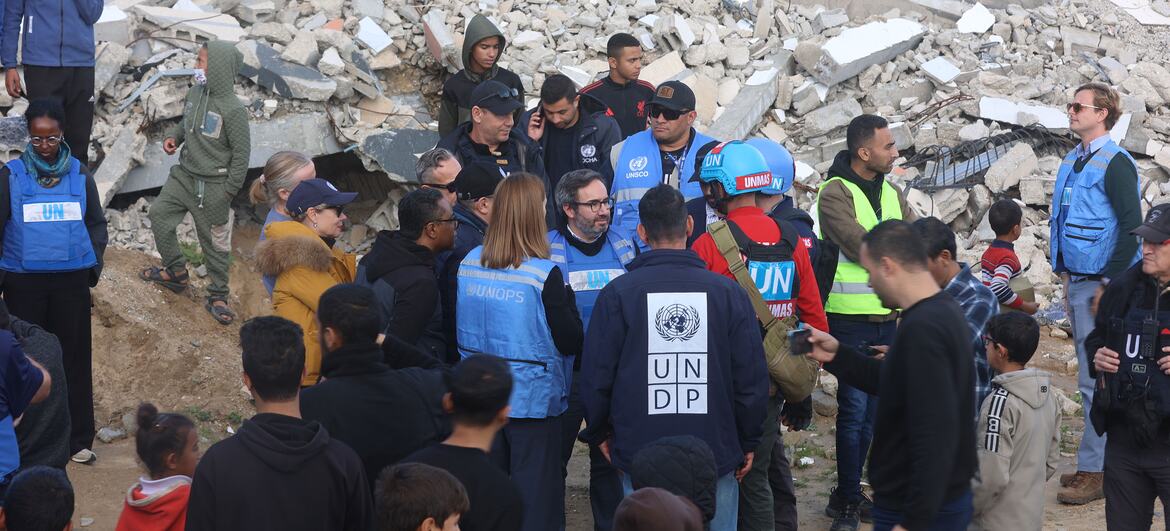 مسؤول أممي رفيع يدعو من قطاع غزة لفتح الممرات الإنسانية ودعم التعافي المبكر