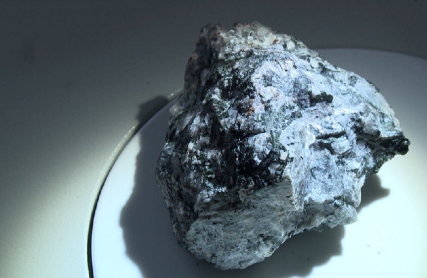 علماء روس يحققون انجاز مذهل لتكوين معدن البرونوفسكايت خلال يوم واحد  علماء روس يحققون انجاز مذهل لتكوين معدن البرونوفسكايت خلال يوم واحد