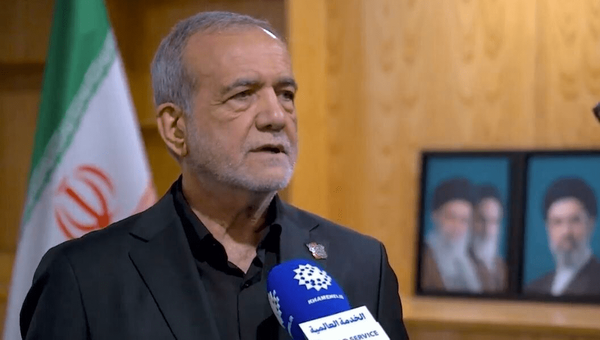 الرئيس الإيراني: لا أقبل بكلمة “الوداع” مع قائد الثورة الشهيد.. بل هو عهدٌ لمواصلة الدرب