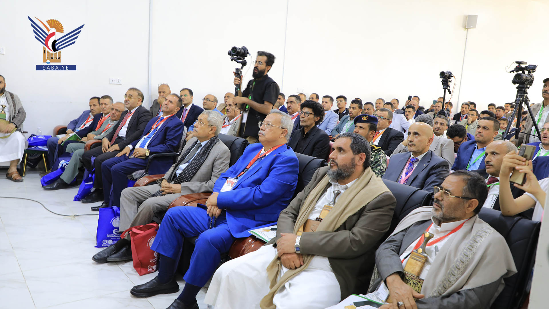 بن حبتور يشارك في المؤتمر العلمي الأول للإدارة الطبية بجامعة 21 سبتمبر