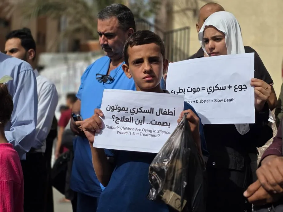 أقلام الإنسولين تنفد.. أطفال غزة يصارعون المرض والنزوح من أجل البقا