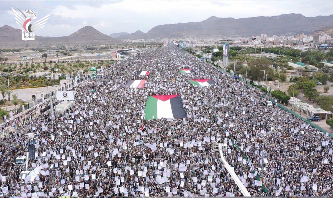 طوفان بشري بالعاصمة صنعاء في مسيرة "مع غزة وفلسطين.. في مواجهة القتلة والمستكبرين" 