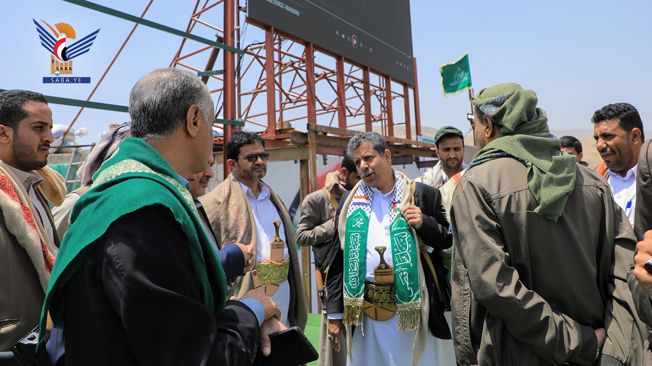 اللجنة الرئاسية تتفقد مستوى التجهيزات في ساحة الرسول الأعظم بعمران اللجنة الرئاسية تتفقد مستوى التجهيزات في ساحة الرسول الأعظم بعمران