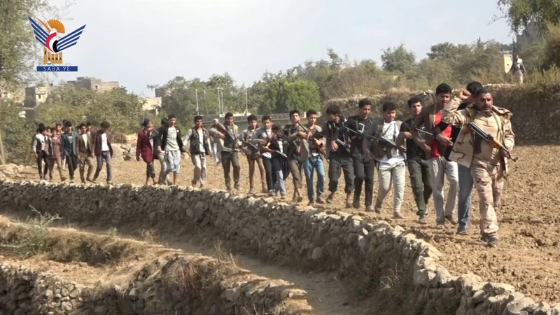 المحويت.. مسير وتطبيق قتالي لخريجي دورات التعبئة بعزلة البشاري في مديرية الرجم