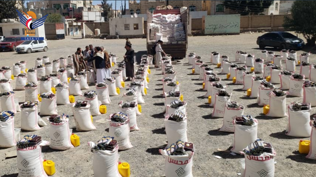 تدشين مشروع توزيع السلة الغذائية الرمضانية لأسر الشهداء والمفقودين بصنعاء