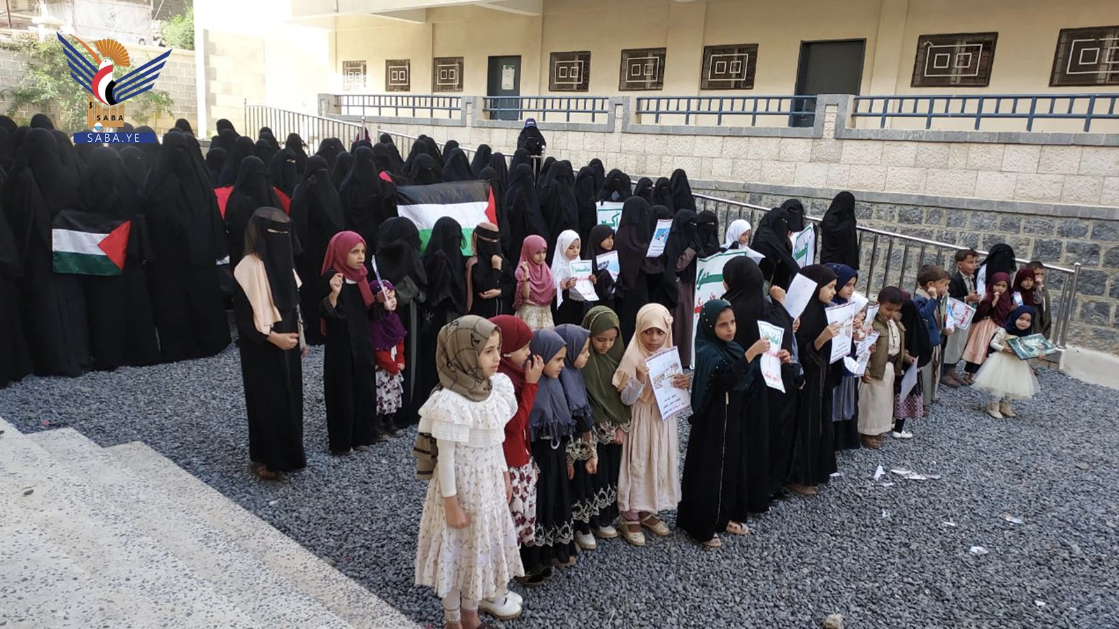 وقفات للهيئة النسائية في حجة تضامنا مع فلسطين ولبنان