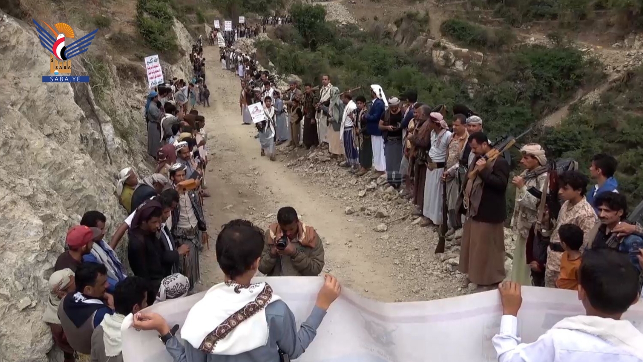 وقفة احتجاجية بريمة تنديدًا بجريمة الإساءة الأمريكية للقرآن الكريم