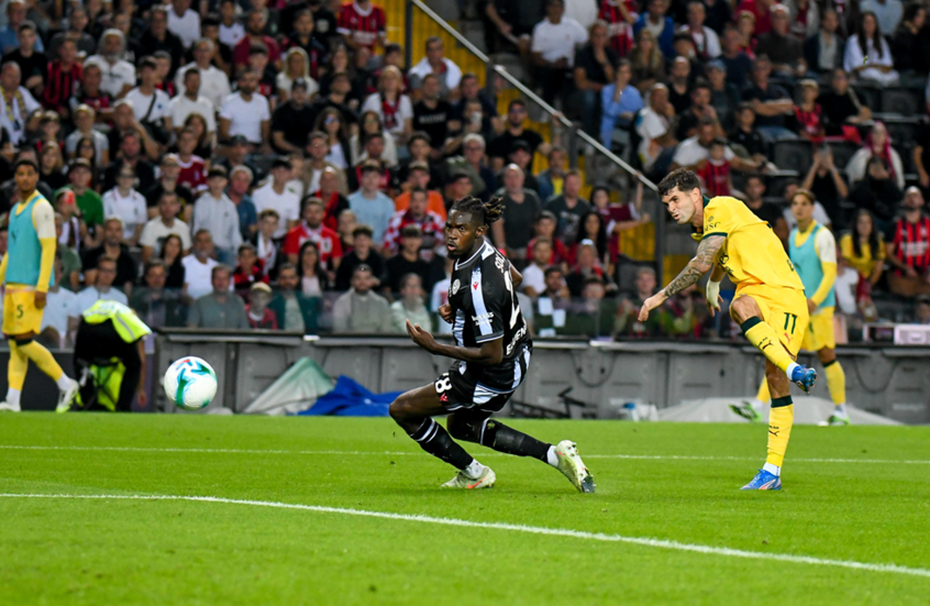 ميلان يفوز بثلاثية نظيفة على أودينيزي في الدوري الإيطالي ميلان يفوز بثلاثية نظيفة على أودينيزي في الدوري الإيطالي