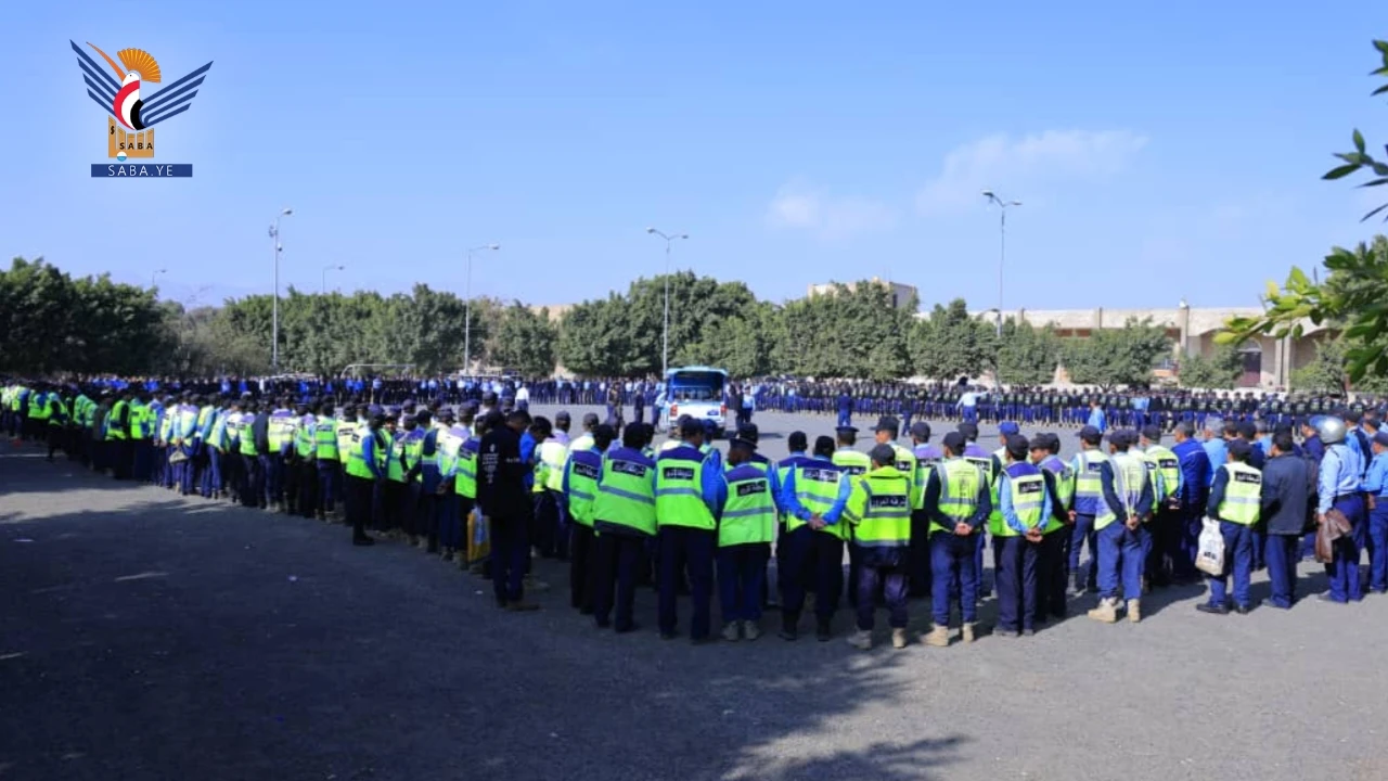  شرطة المرور تنظم وقفة احتجاجية تنديداً بجريمة الإساءة الأمريكية للقرآن الكريم