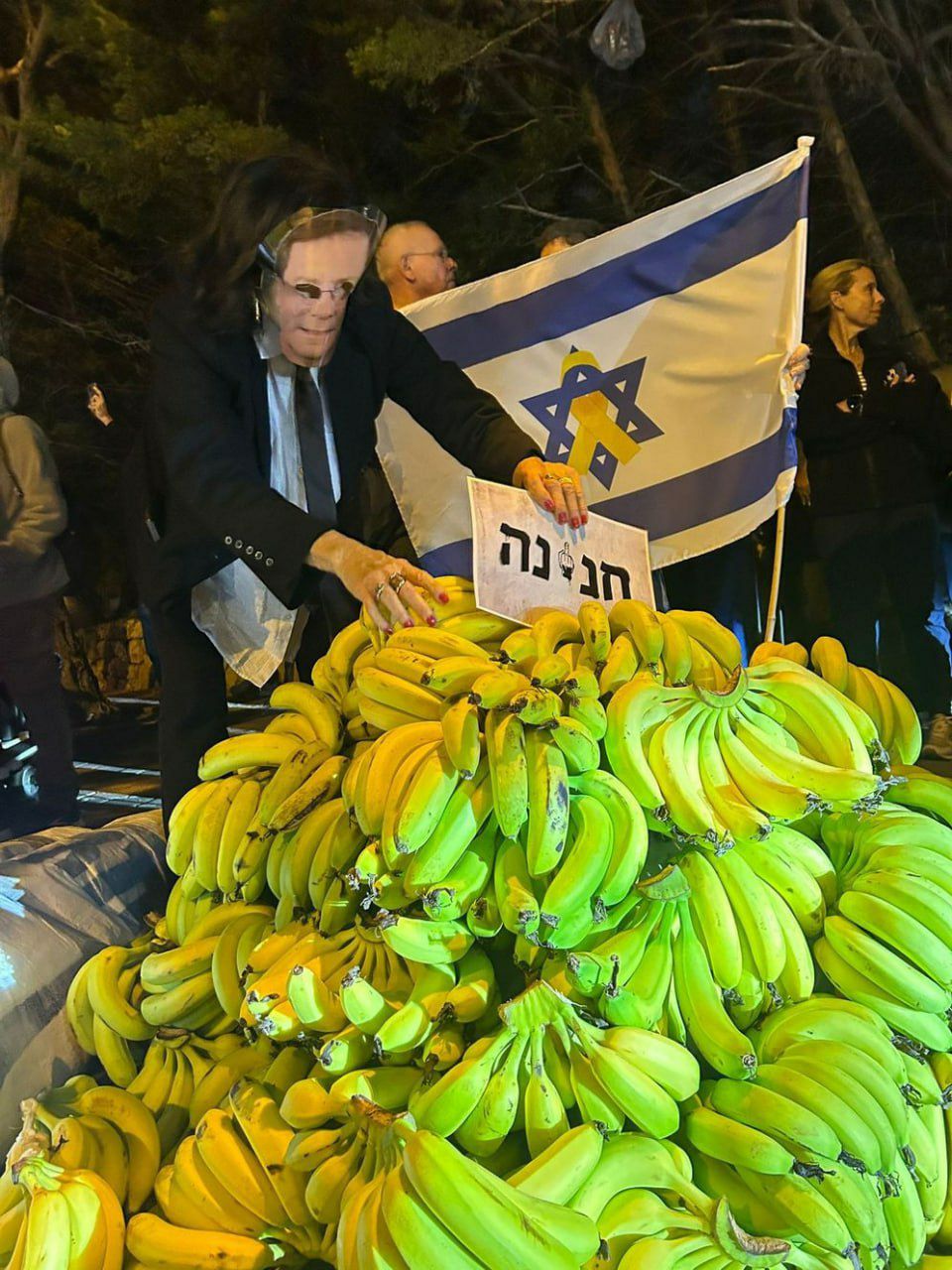 الهيمنة الأميركية بين ممالك النفط وجمهوريات الموز