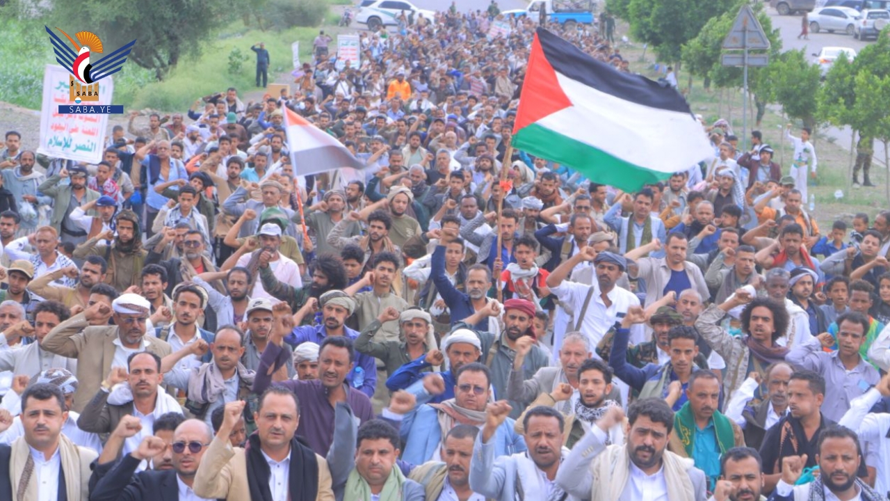 تعز.. 98 مسيرة حاشدة تحت شعار "الحصار بالحصار.. والتصعيد بالتصعيد"