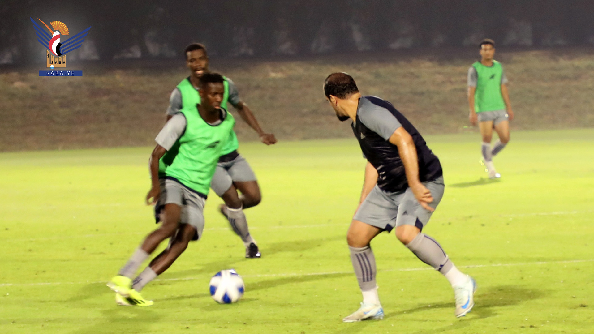 نادي الأهلي يستأنف تمارينه التحضيرية للقاء ظفار العماني