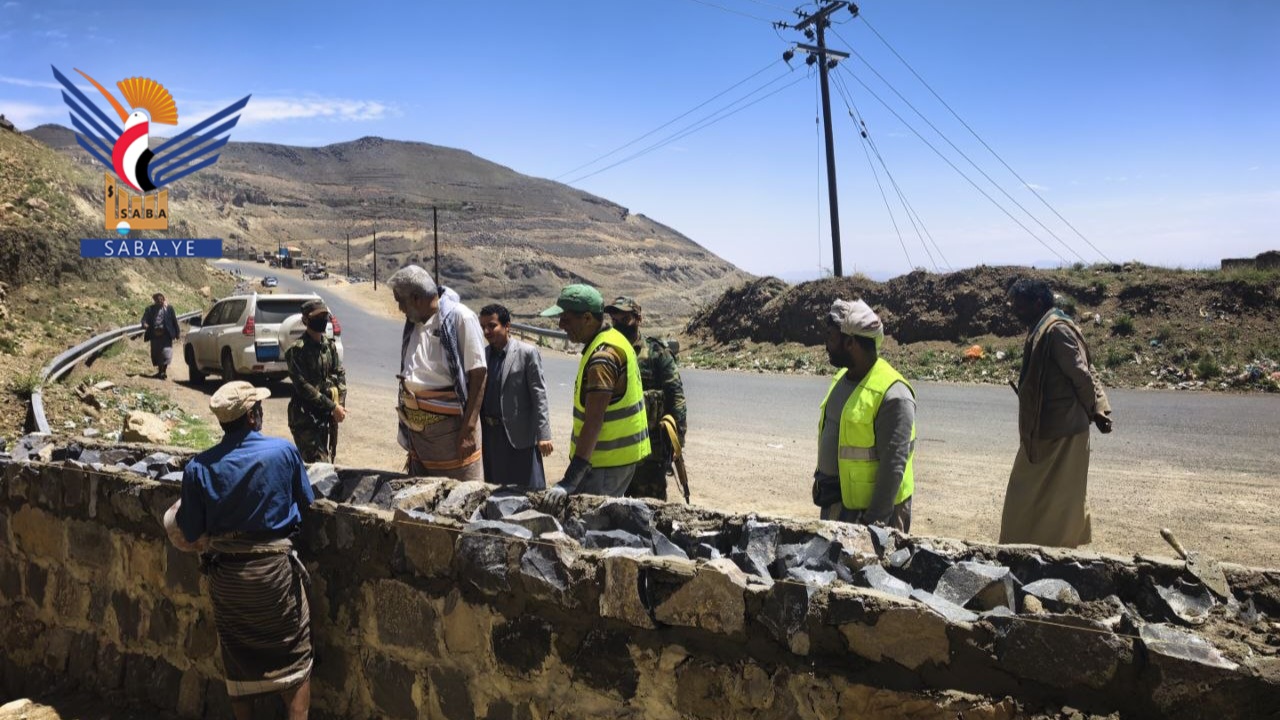 الوزير قحيم يتفقد سير تنفيذ أعمال الصيانة في طريق "صنعاء - الحديدة"