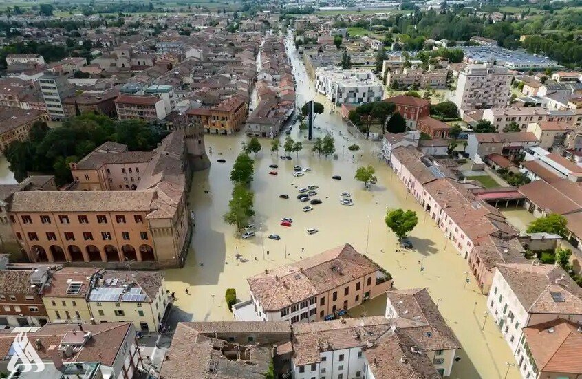 مصرع شخص اثر فيضانات عارمة اجتاحت شمال إيطاليا مصرع شخص اثر فيضانات عارمة اجتاحت شمال إيطاليا