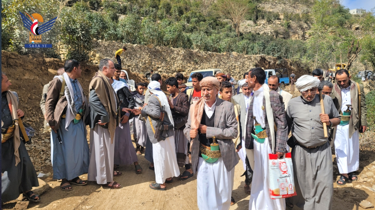 محافظ حجة يتفقد مشاريع الطرق بمبادرات مجتمعية في مديرية مبين  