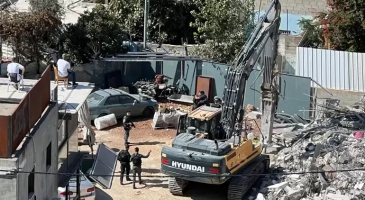 العدو الإسرائيلي يهدم منزلا فلسطينيا في عارة