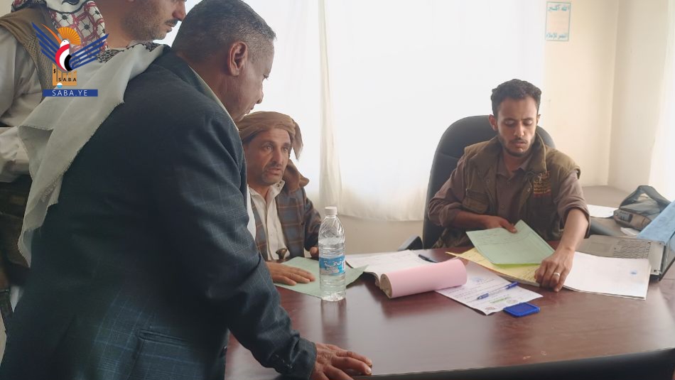 تعز.. توزيع دفعة جديدة من الأسمنت والديزل لدعم مبادرات في شرعب الرونة