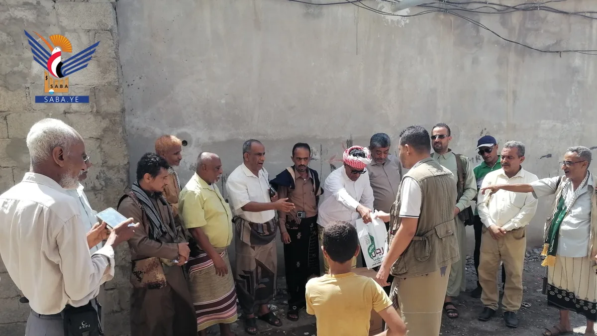 الحديدة.. زيارات وتوزيع هدايا لأسر الشهداء في مديريات الميناء والحوك والحالي