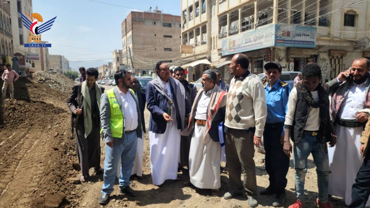 أمين العاصمة يدشن العمل بمشروعي صيانة شارعي خولان وسقطرى أمين العاصمة يدشن العمل بمشروعي صيانة شارعي خولان وسقطرى