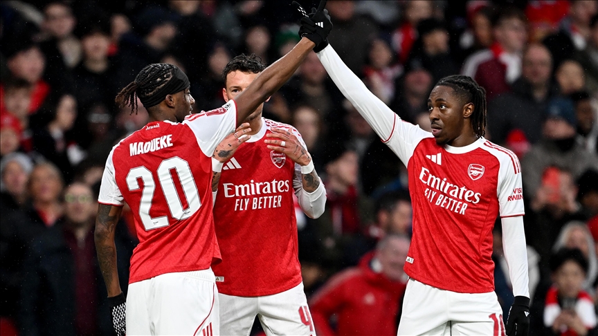 أرسنال يهزم إيفرتون بصعوبة ويعزز صدارته للدوري الإنجليزي