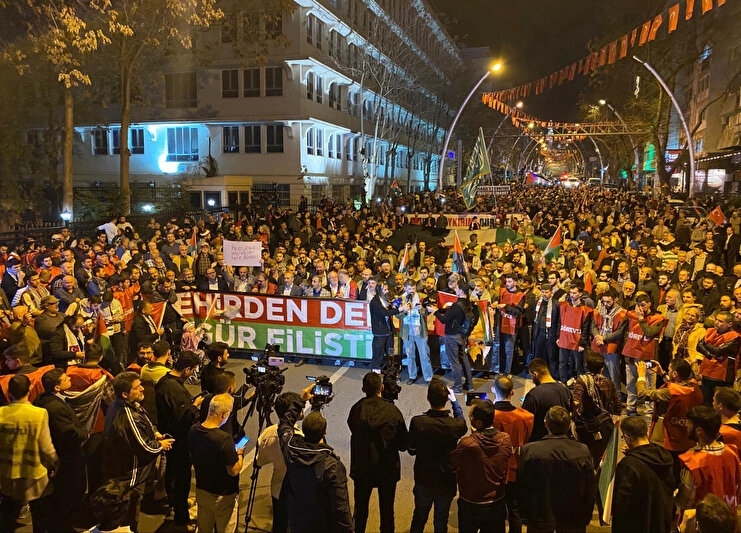 حشود كبيرة في العاصمة التركية تطالب بإنهاء العدوان الصهيوني على غزة