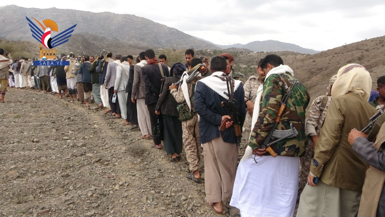 قافلة من أبناء السياني بإب للمرابطين في جبهتي الأقروض والصلو بتعز